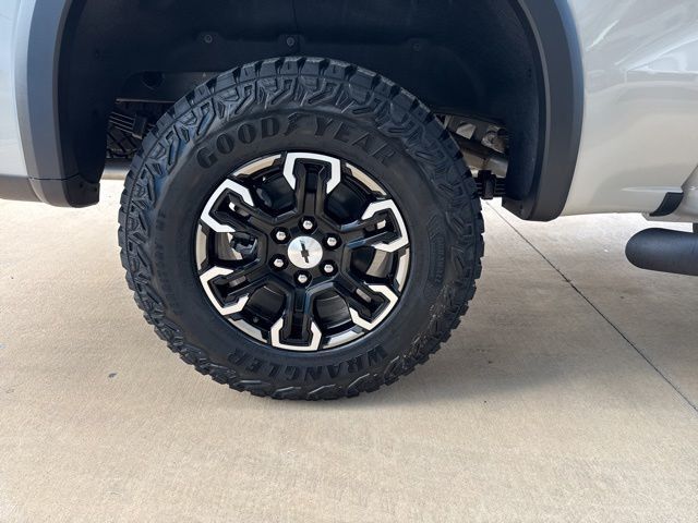 2026 Chevrolet Silverado 1500 4WD Crew Cab 147" ZR2 - 23020661 - 11