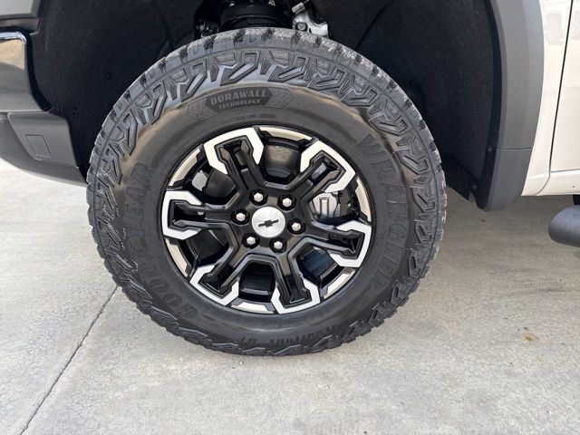 2026 Chevrolet Silverado 1500 4WD Crew Cab 147" ZR2 - 23020661 - 13