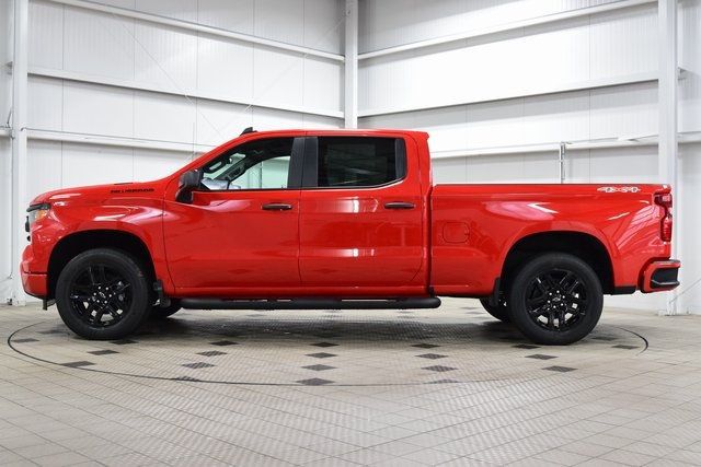 2026 Chevrolet Silverado 1500 4WD Crew Cab 157" Custom - 22945465 - 3