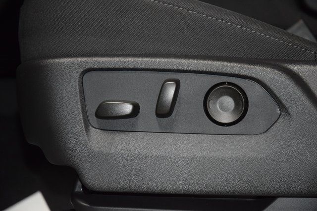 2026 Chevrolet Silverado 1500 4WD Crew Cab 157" Custom - 22945465 - 39