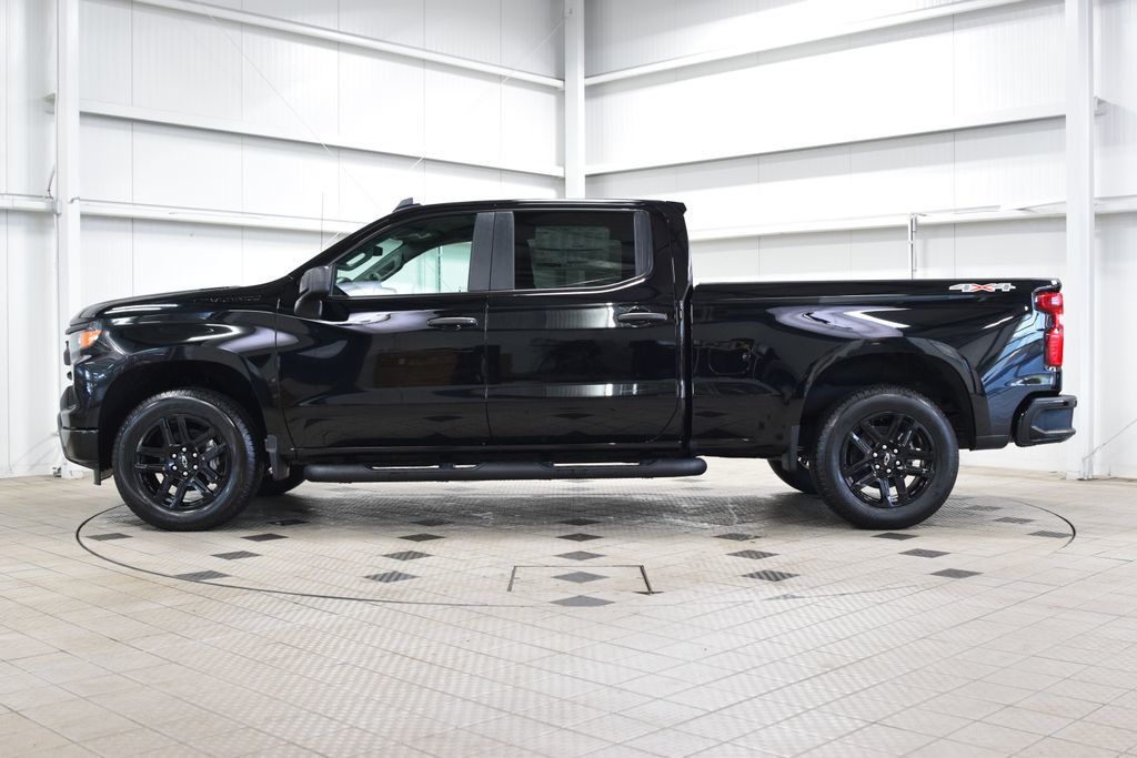 2026 Chevrolet Silverado 1500 4WD Crew Cab 157" Custom - 22999524 - 3