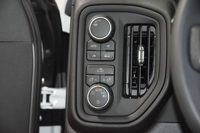 2026 Chevrolet Silverado 1500 4WD Crew Cab 157" Custom - 22999571 - 36
