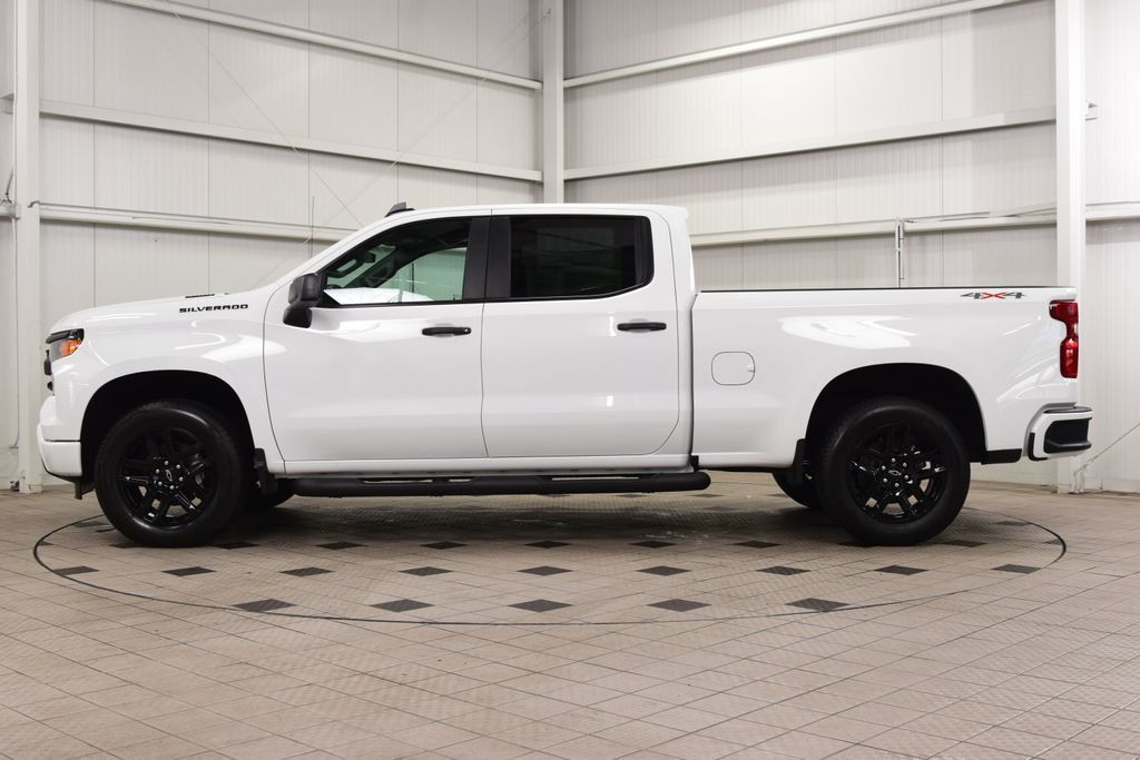 2026 Chevrolet Silverado 1500 4WD Crew Cab 157" Custom - 22999571 - 3