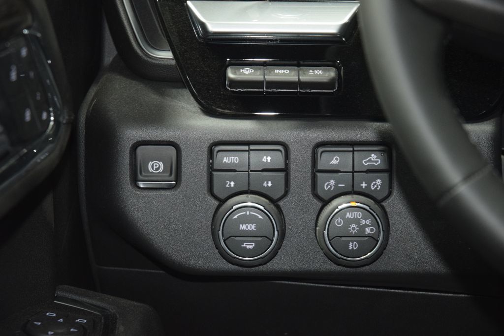 2026 Chevrolet Silverado 1500 4WD Crew Cab 157" High Country - 23001358 - 35