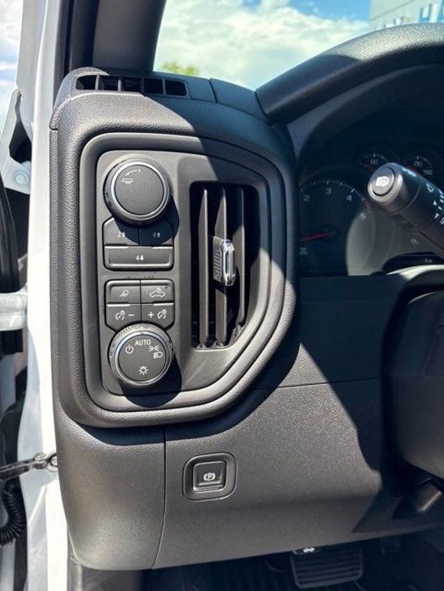 2026 Chevrolet Silverado 2500HD 4WD Crew Cab 159" Custom - 23015979 - 9