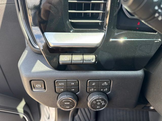 2026 Chevrolet Silverado 2500HD 4WD Crew Cab 159" LTZ - 23047738 - 2