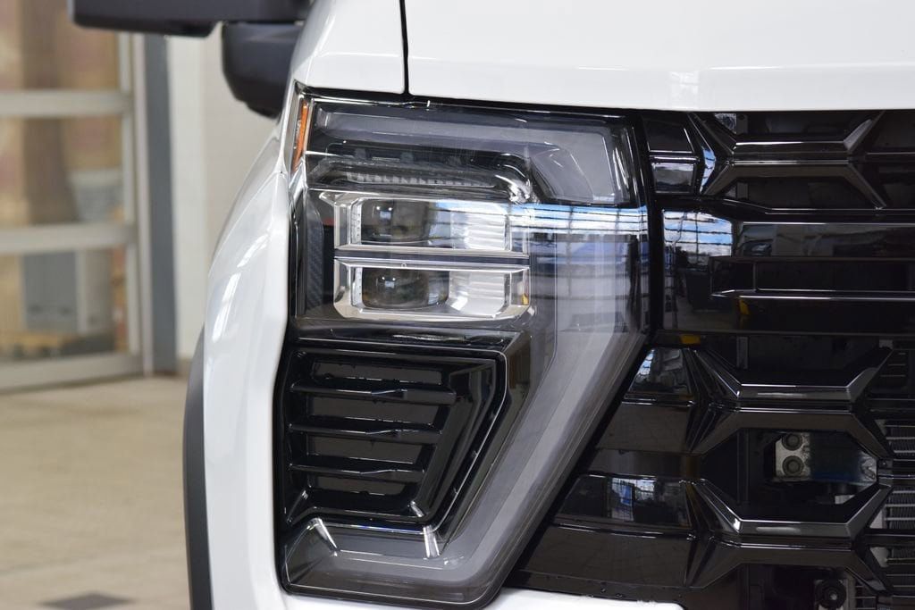 2026 Chevrolet Silverado 2500HD 4WD Crew Cab 159" ZR2 - 23012333 - 11