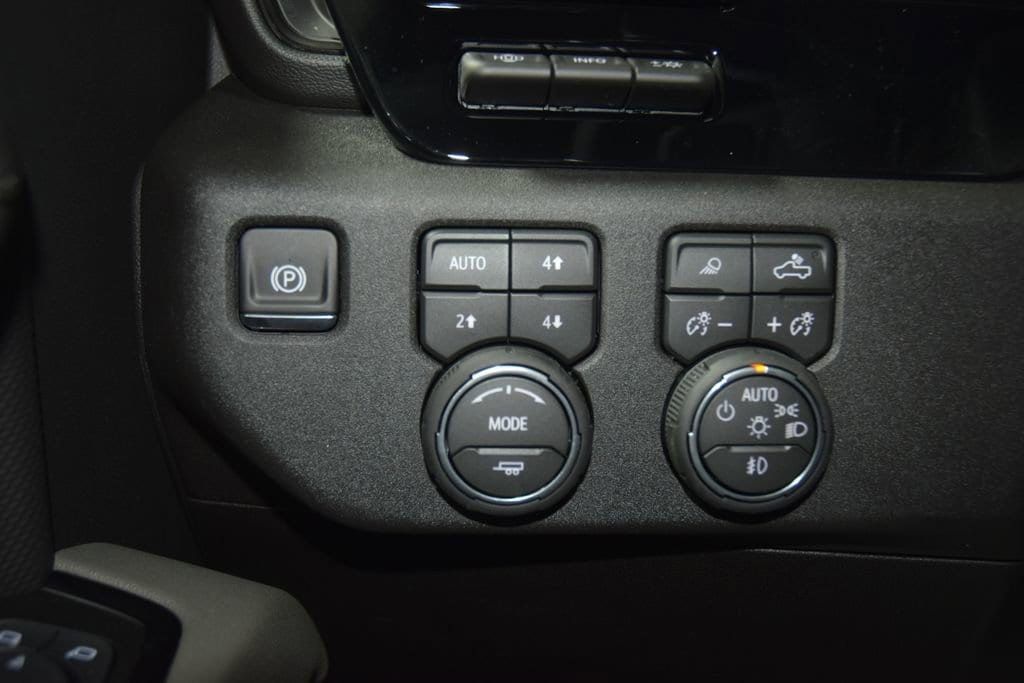 2026 Chevrolet Silverado 2500HD 4WD Crew Cab 159" ZR2 - 23012333 - 39