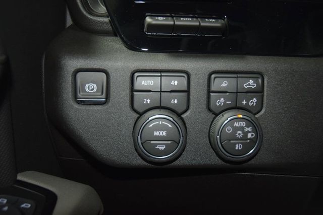 2026 Chevrolet Silverado 2500HD 4WD Crew Cab 159" ZR2 - 23012333 - 39