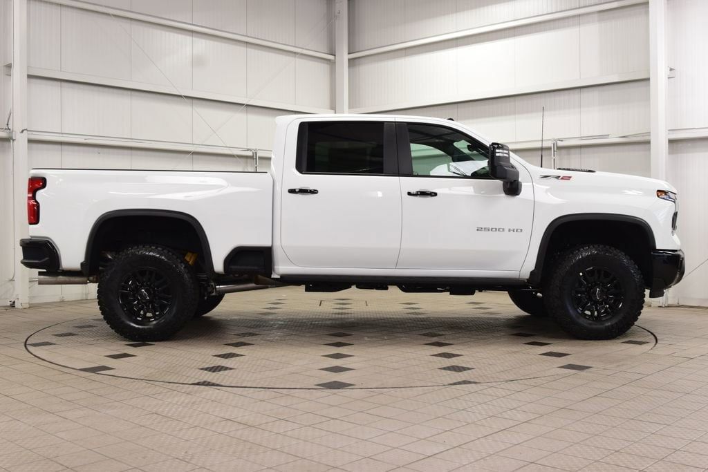 2026 Chevrolet Silverado 2500HD 4WD Crew Cab 159" ZR2 - 23012333 - 8