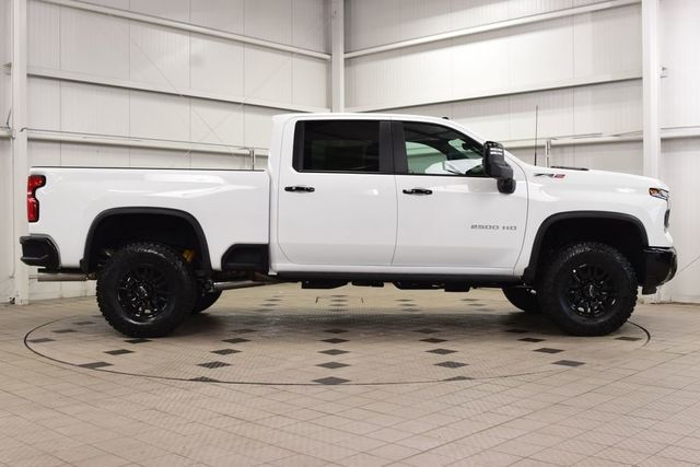 2026 Chevrolet Silverado 2500HD 4WD Crew Cab 159" ZR2 - 23012333 - 8
