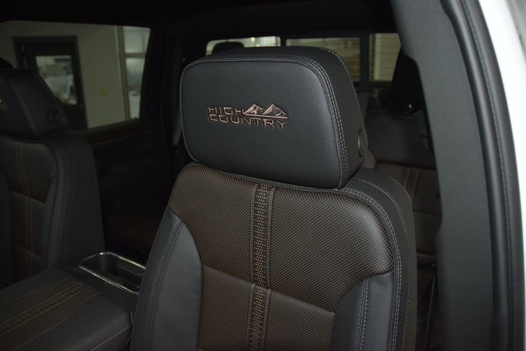 2026 Chevrolet Silverado 3500HD 4WD Crew Cab 172" High Country - 23012356 - 44