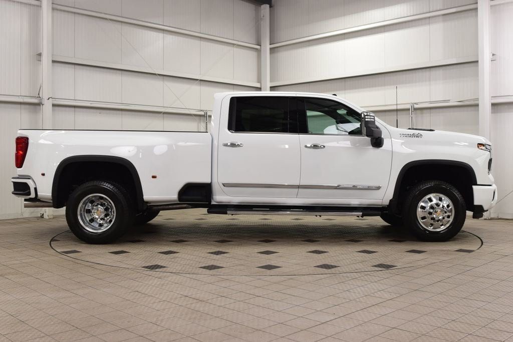 2026 Chevrolet Silverado 3500HD 4WD Crew Cab 172" High Country - 23012356 - 8