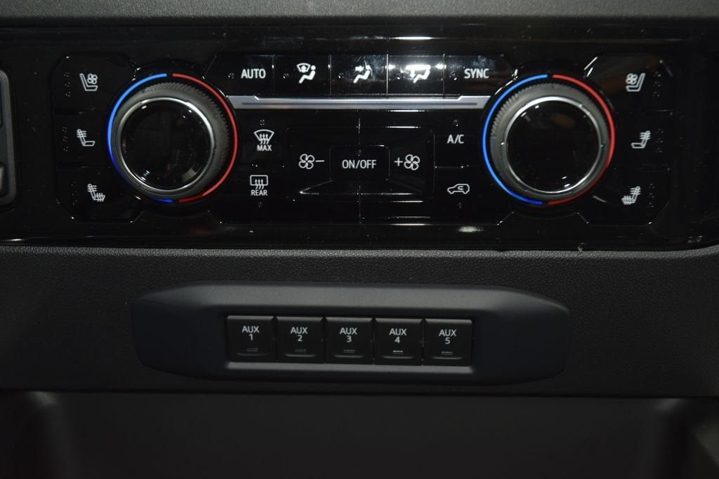 2026 Chevrolet Silverado 3500HD 4WD Crew Cab 172" High Country - 23037642 - 35