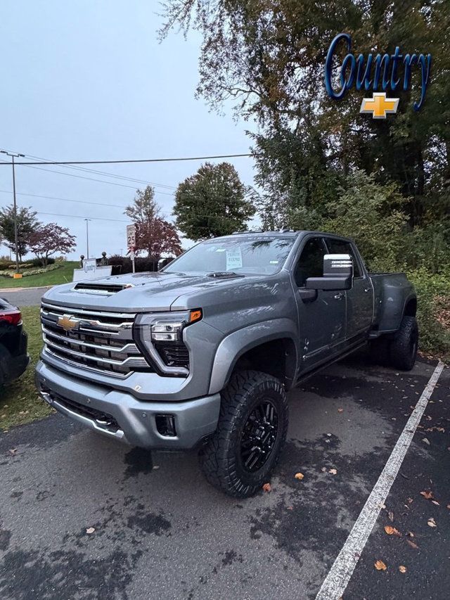 2026 Chevrolet Silverado 3500HD 4WD Crew Cab 172" High Country - 23096578 | Video 1