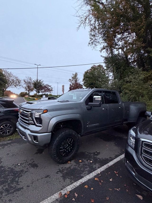 2026 Chevrolet Silverado 3500HD 4WD Crew Cab 172" High Country - 23096578 - 2