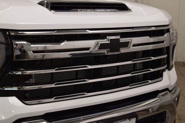 2026 Chevrolet Silverado 3500HD 4WD Crew Cab 172" LTZ - 23020028 - 10
