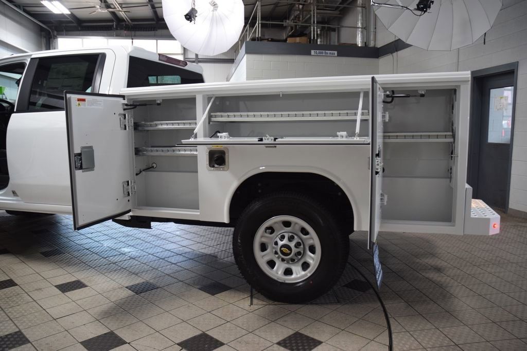 2026 Chevrolet Silverado 3500HD 4WD Crew Cab 172" Work Truck - 23012340 - 44