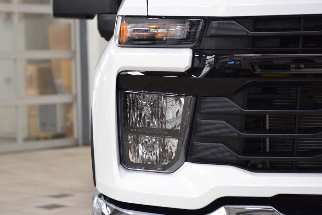 2026 Chevrolet Silverado 3500HD 4WD Crew Cab 172" Work Truck - 23012355 - 11