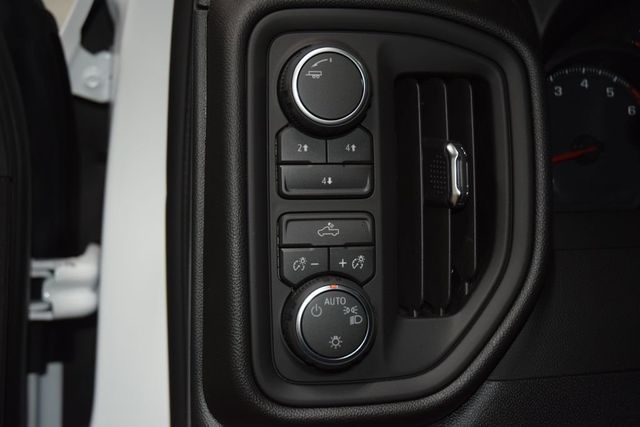 2026 Chevrolet Silverado 3500HD 4WD Crew Cab 172" Work Truck - 23012371 - 28