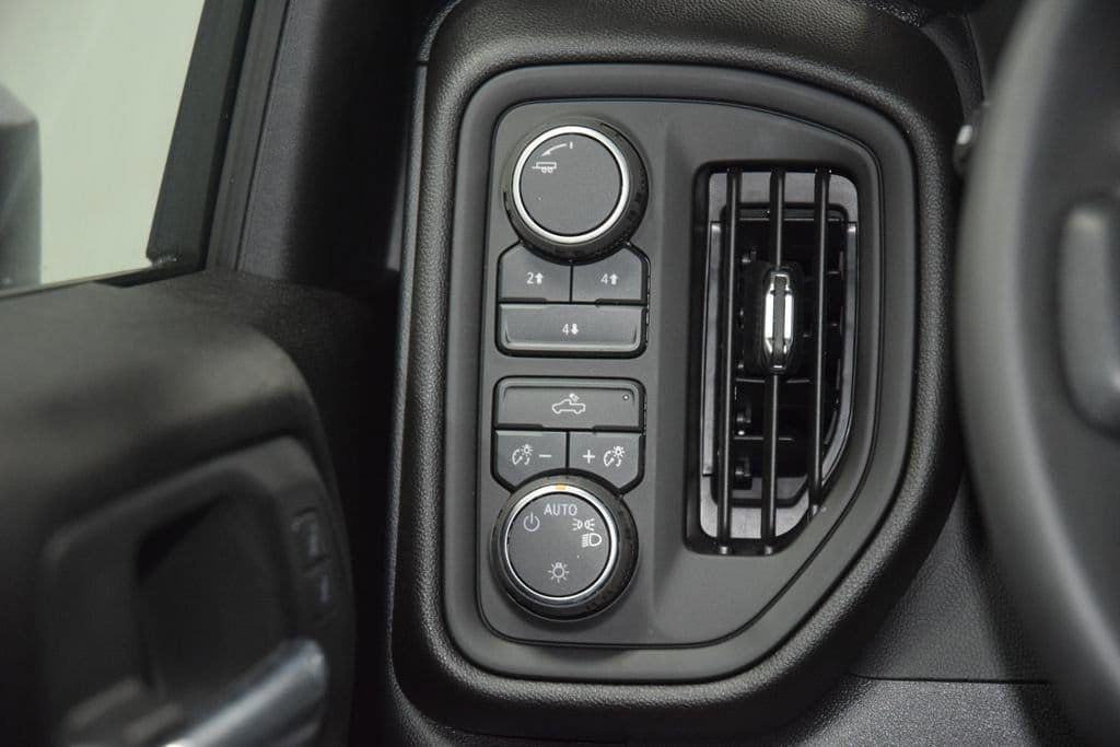 2026 Chevrolet Silverado 3500HD 4WD Crew Cab 172" Work Truck - 23012373 - 24