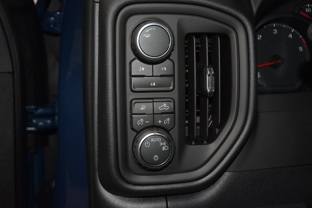 2026 Chevrolet Silverado 3500HD 4WD Crew Cab 172" Work Truck - 23055230 - 28