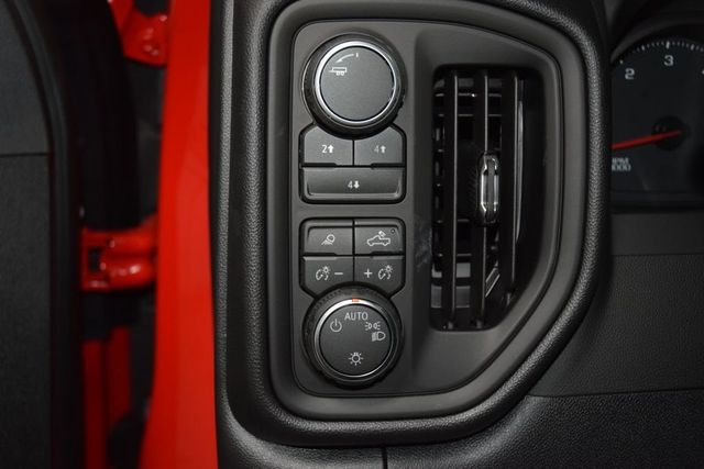 2026 Chevrolet Silverado 3500HD 4WD Crew Cab 172" Work Truck - 23055232 - 28