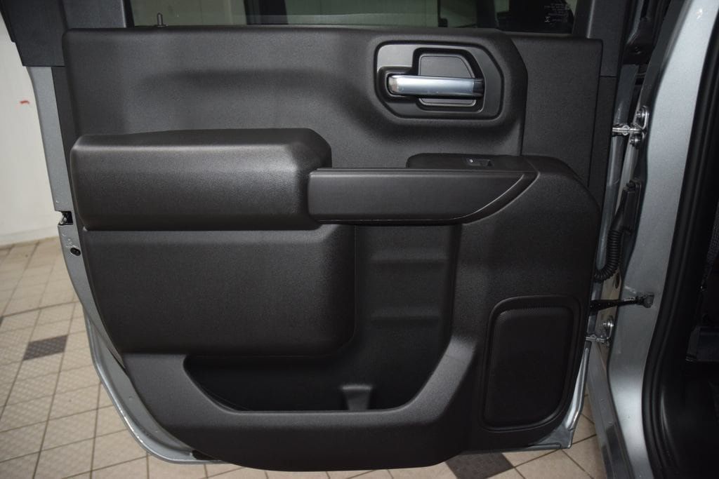 2026 Chevrolet Silverado 3500HD 4WD Crew Cab 172" Work Truck - 23055233 - 37