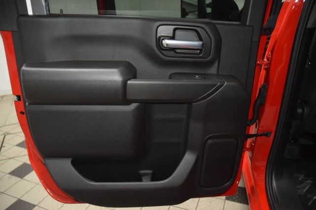 2026 Chevrolet Silverado 3500HD 4WD Crew Cab 172" Work Truck - 23055235 - 37