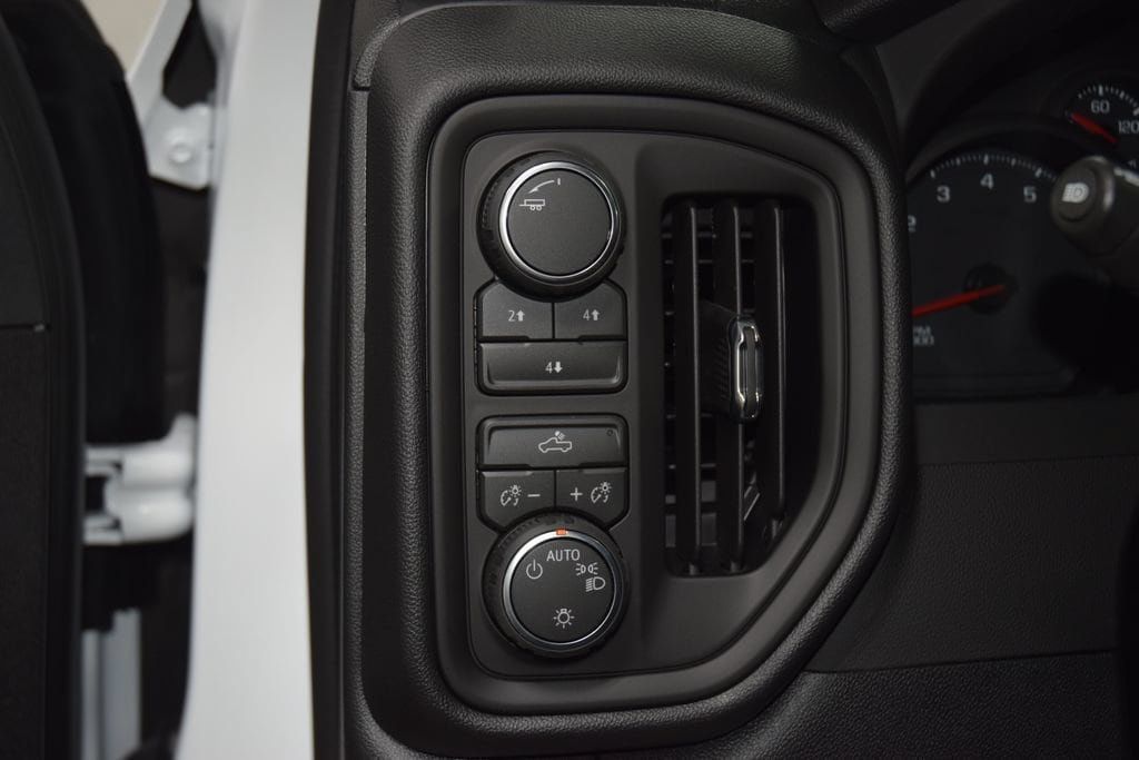 2026 Chevrolet Silverado 3500HD 4WD Crew Cab 172" Work Truck - 23071779 - 32