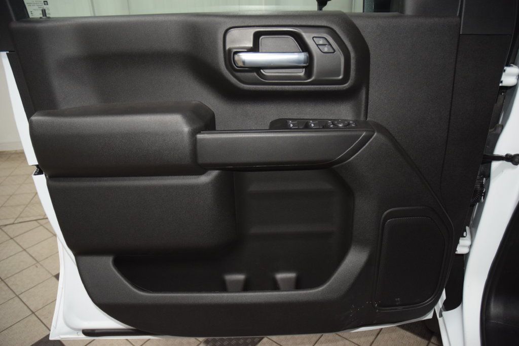 2026 Chevrolet Silverado 3500HD 4WD Crew Cab 172" Work Truck - 23074893 - 40