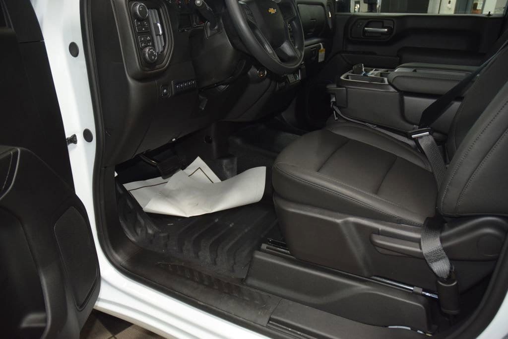 2026 Chevrolet Silverado 3500HD 4WD Reg Cab 142" Work Truck - 23012392 - 22