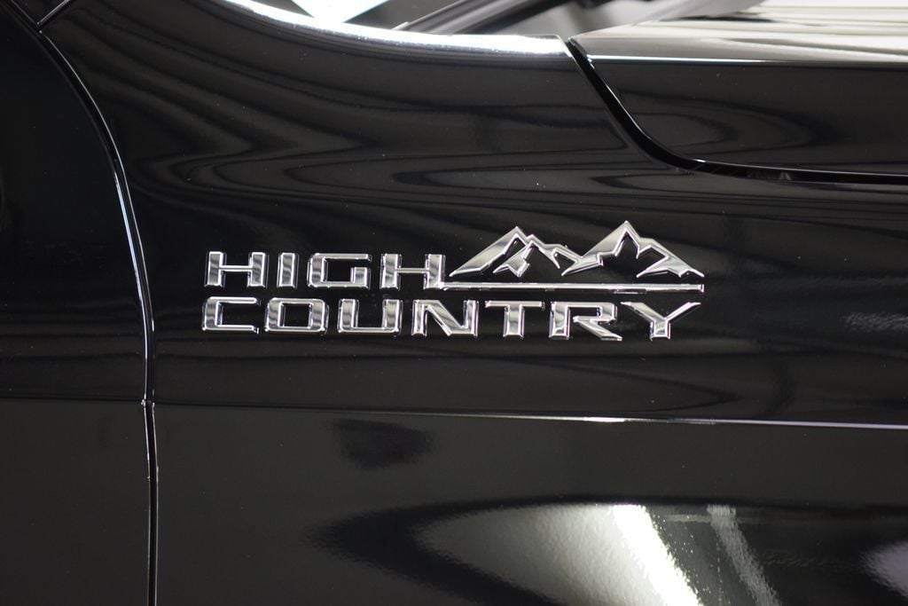 2026 Chevrolet Suburban 4WD 4dr High Country - 23057955 - 17