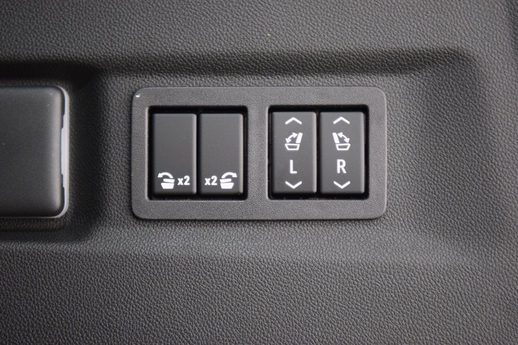 2026 Chevrolet Suburban 4WD 4dr LT - 22984504 - 23