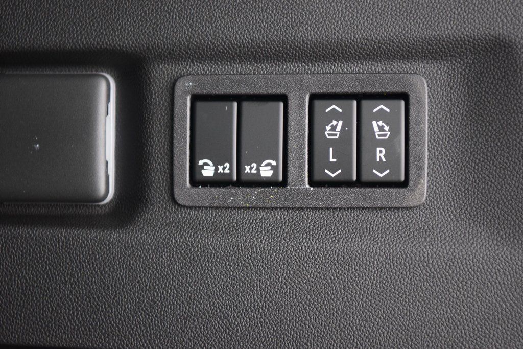 2026 Chevrolet Suburban 4WD 4dr LT - 22984523 - 23