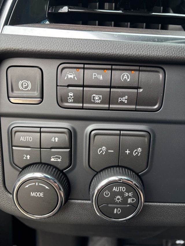 2026 Chevrolet Suburban 4WD 4dr Premier - 22920947 - 13