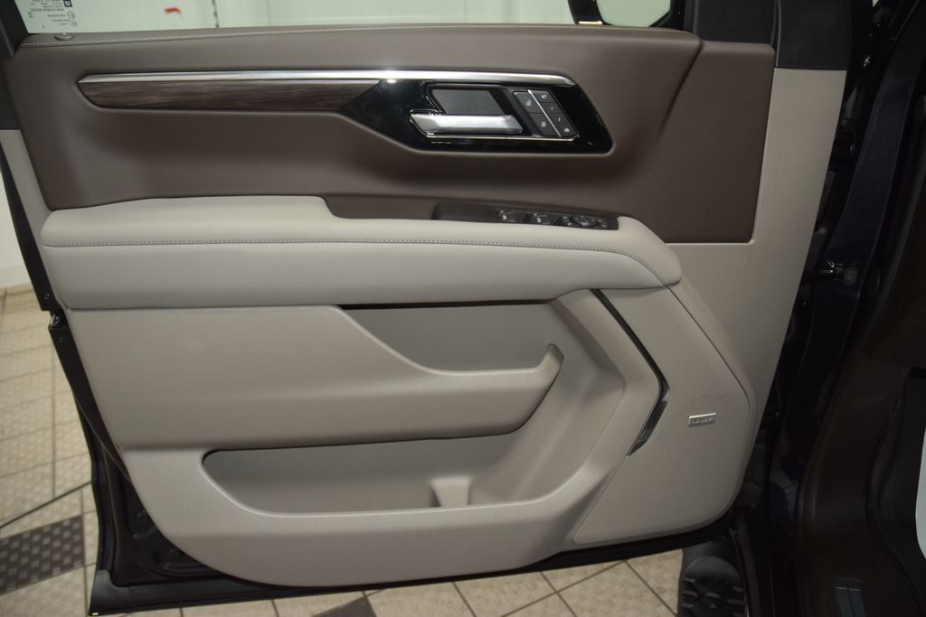 2026 Chevrolet Suburban 4WD 4dr Z71 - 23048069 - 47