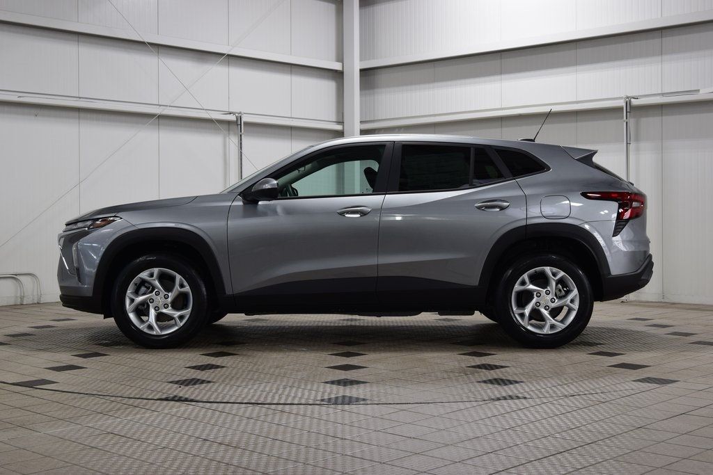 2026 Chevrolet Trax FWD 4dr LS - 22996992 - 3