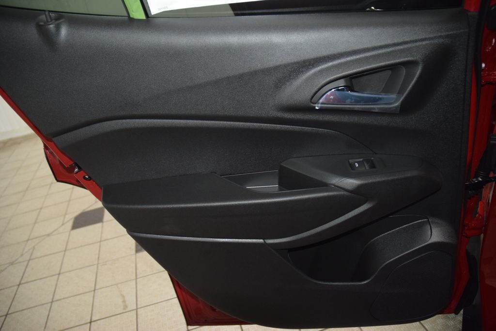 2026 Chevrolet Trax FWD 4dr LT - 23053177 - 38