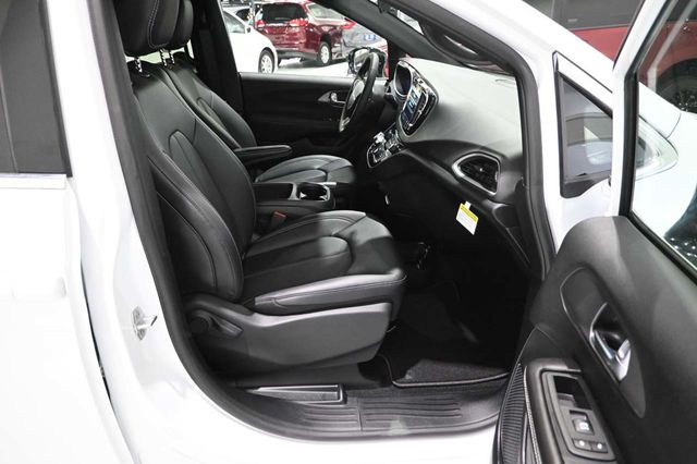 2026 Chrysler Voyager LX FWD - 23033023 - 14