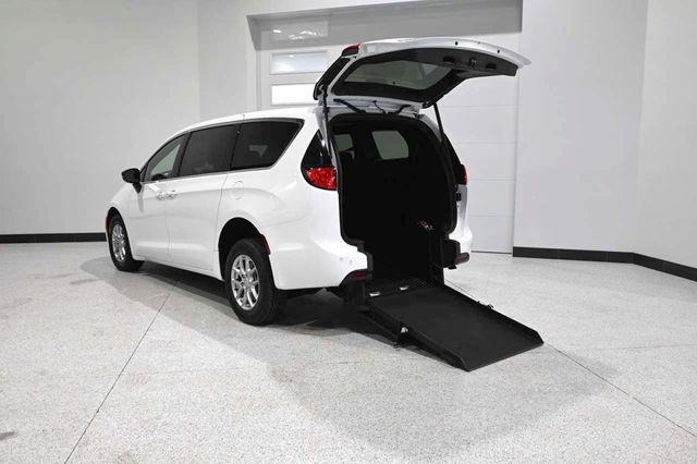 2026 Chrysler Voyager LX FWD - 23033023 - 1