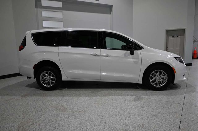 2026 Chrysler Voyager LX FWD - 23033023 - 4