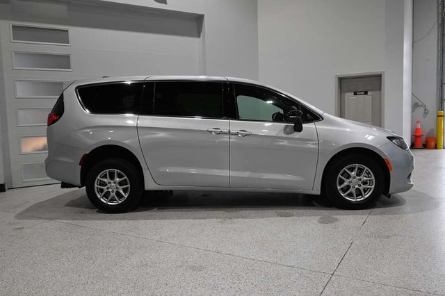 2026 Chrysler Voyager LX FWD - 23033024 - 4