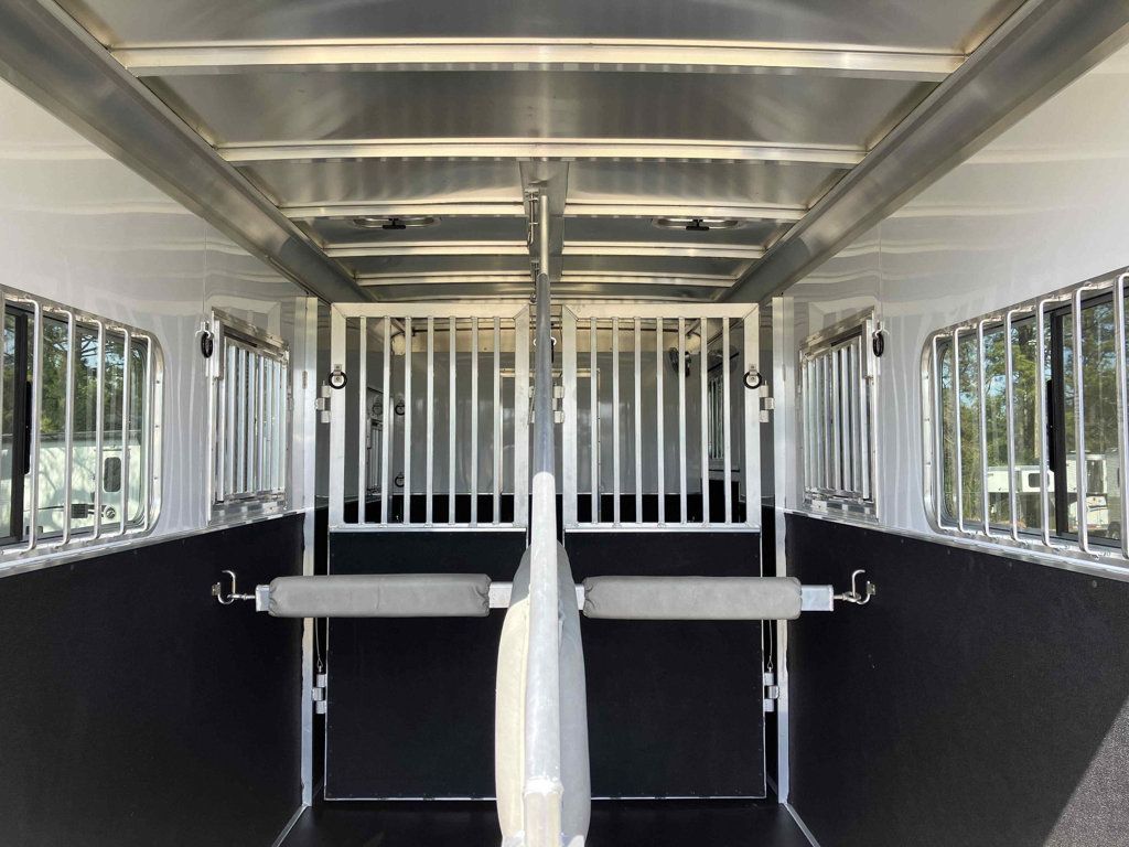 2026 Featherlite 2+1 Straight Load w/ Box Stall  - 23006425 - 9