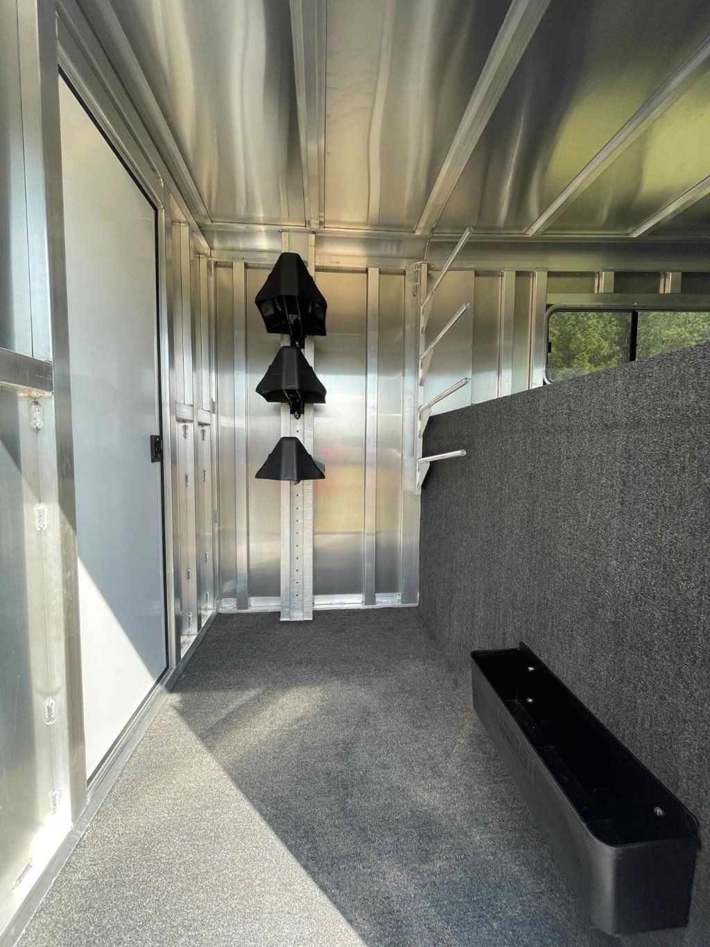 2026 Featherlite 2+1 Straight Load w/ Box Stall  - 23006425 - 2