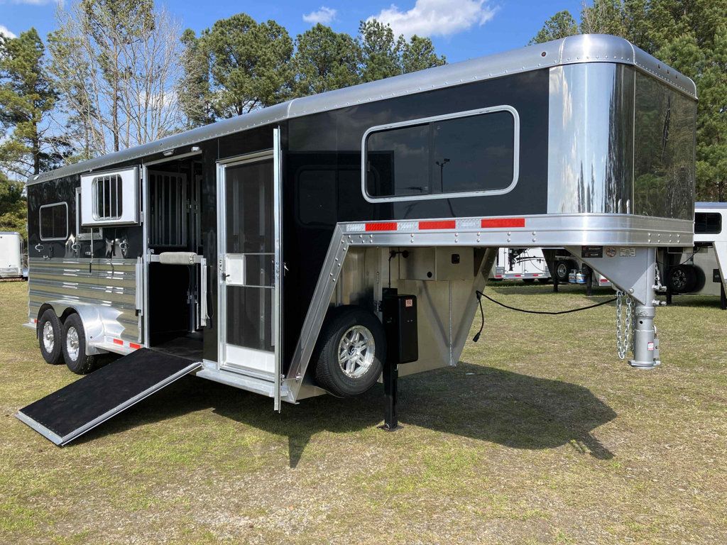 2026 Featherlite 2+1 Straight Load w/ Box Stall  - 23006425 - 4