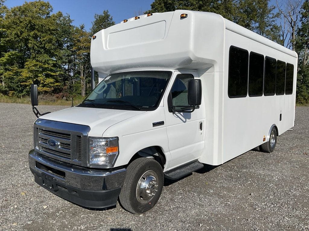 2026 Ford HLE HLE COACH - 22216561 - 3