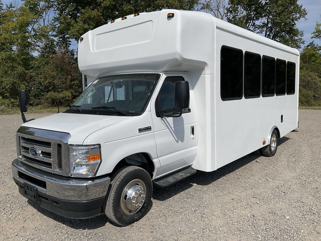 2026 Ford HLE HLE COACH - 22216562 - 3