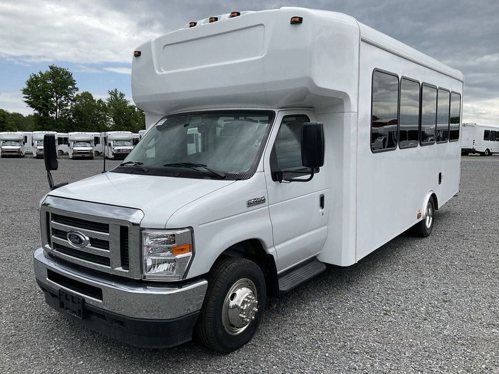 2026 Ford HLE HLE COACH - 22315069 - 3