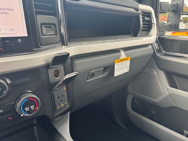 2026 Ford Super Duty F-350 DRW XLT 4WD Crew Cab 8' Box - 22968824 - 28